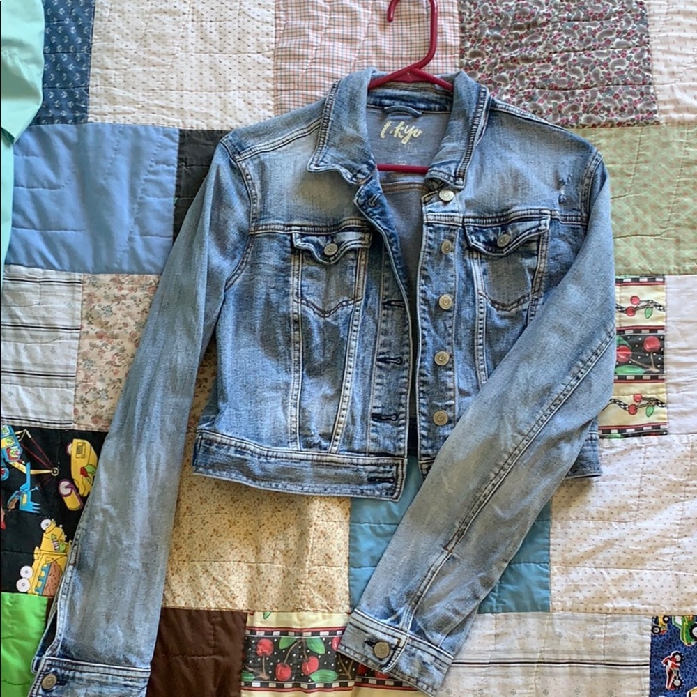 Cropped denim jacket